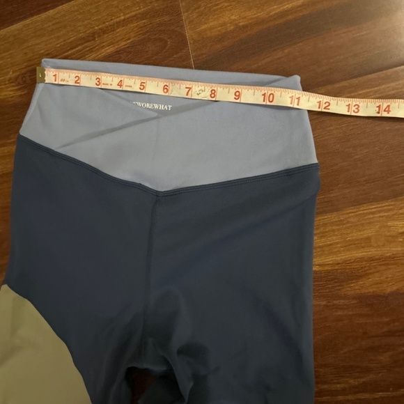 WEWOREWHAT V shaped Splice Leggings size Medium - Picture 6 of 8